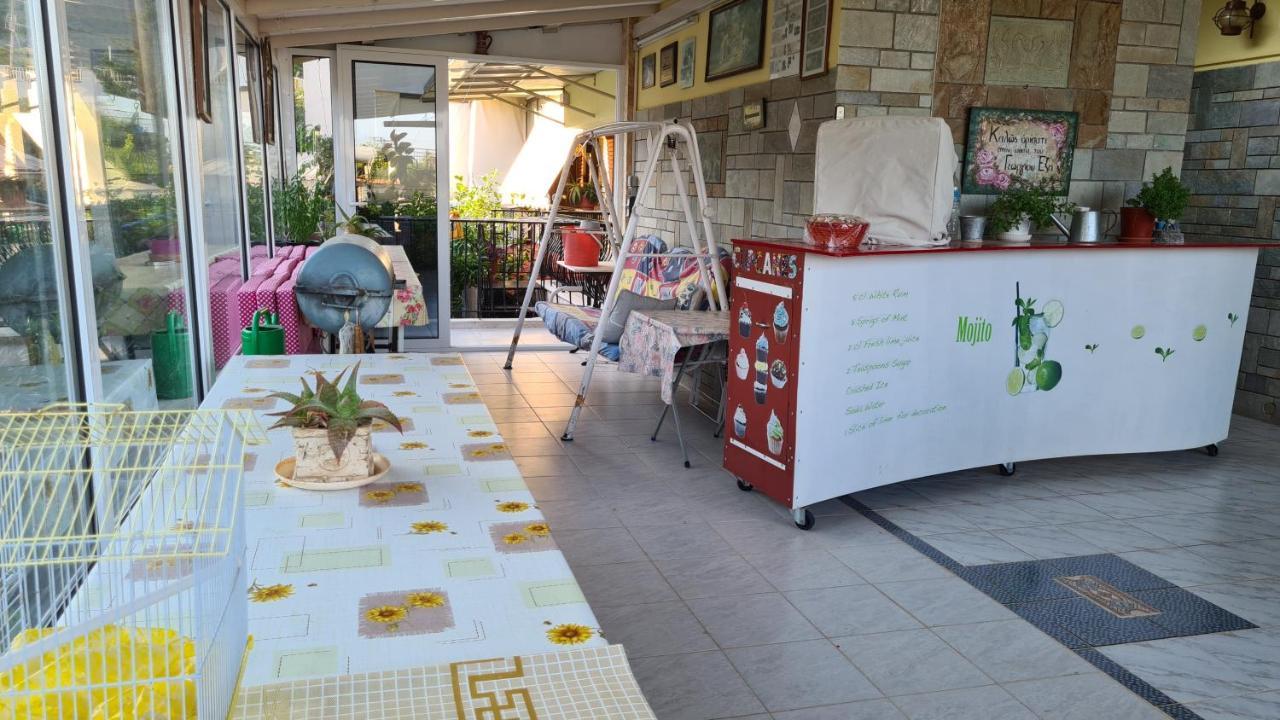 Villa George - Family Holidays Néa Mákri Екстериор снимка