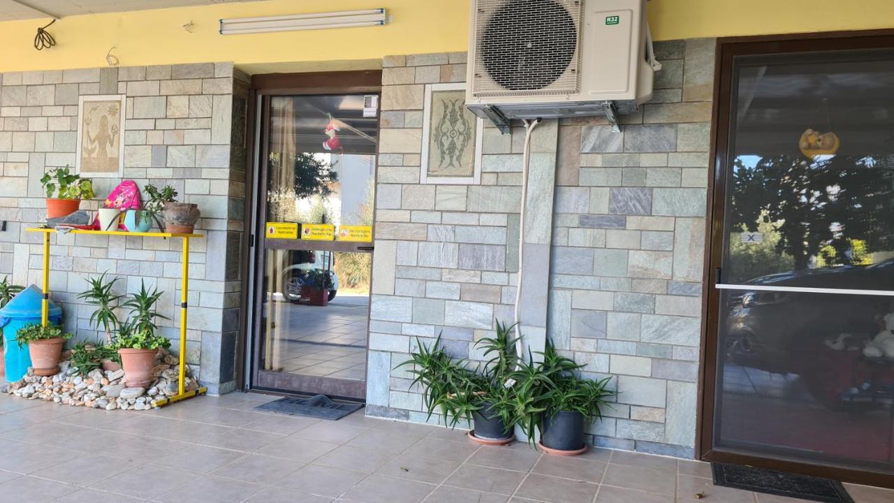 Villa George - Family Holidays Néa Mákri Екстериор снимка