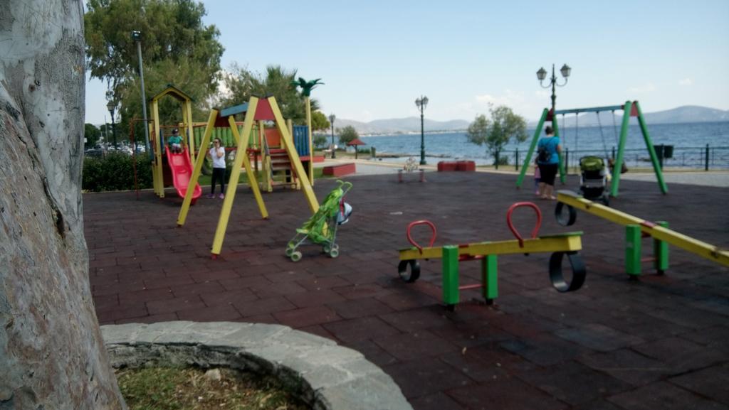 Villa George - Family Holidays Néa Mákri Екстериор снимка