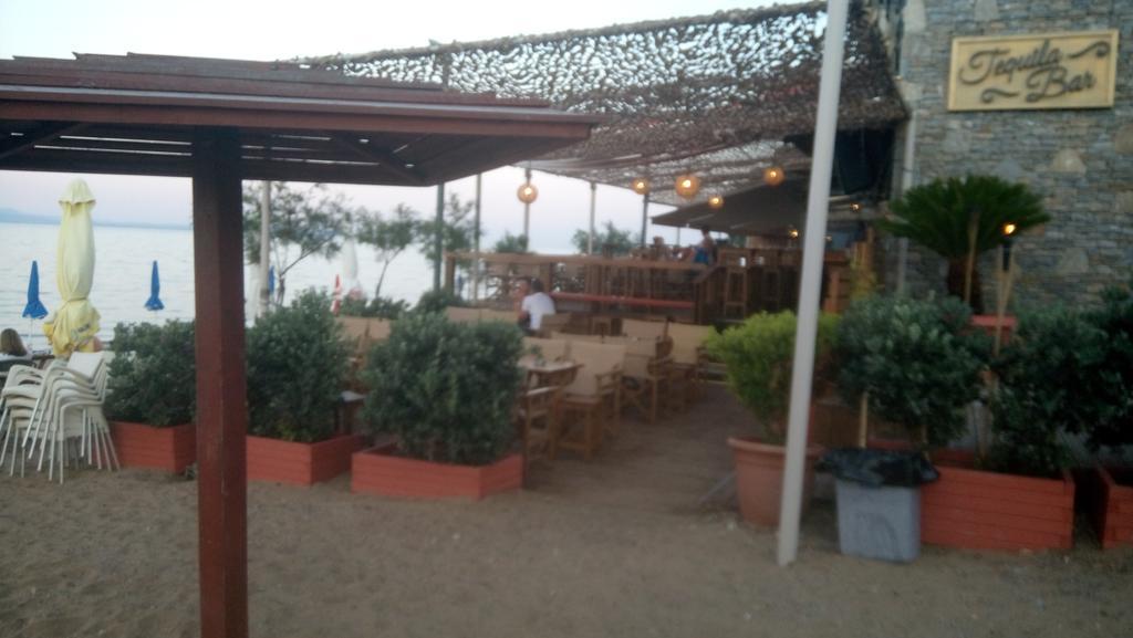 Villa George - Family Holidays Néa Mákri Екстериор снимка