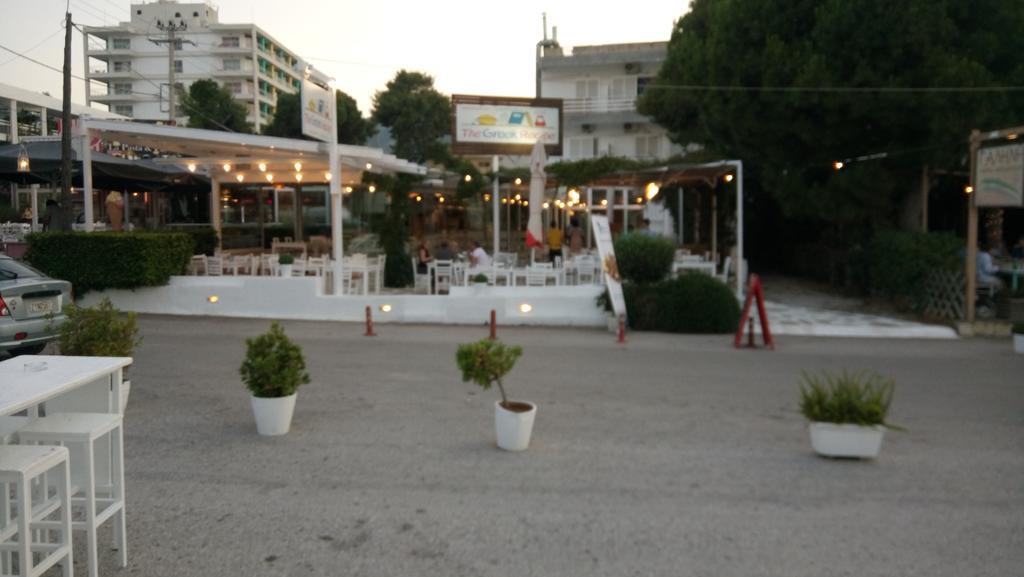 Villa George - Family Holidays Néa Mákri Екстериор снимка