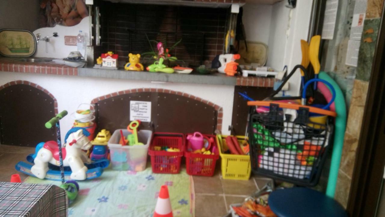 Villa George - Family Holidays Néa Mákri Екстериор снимка