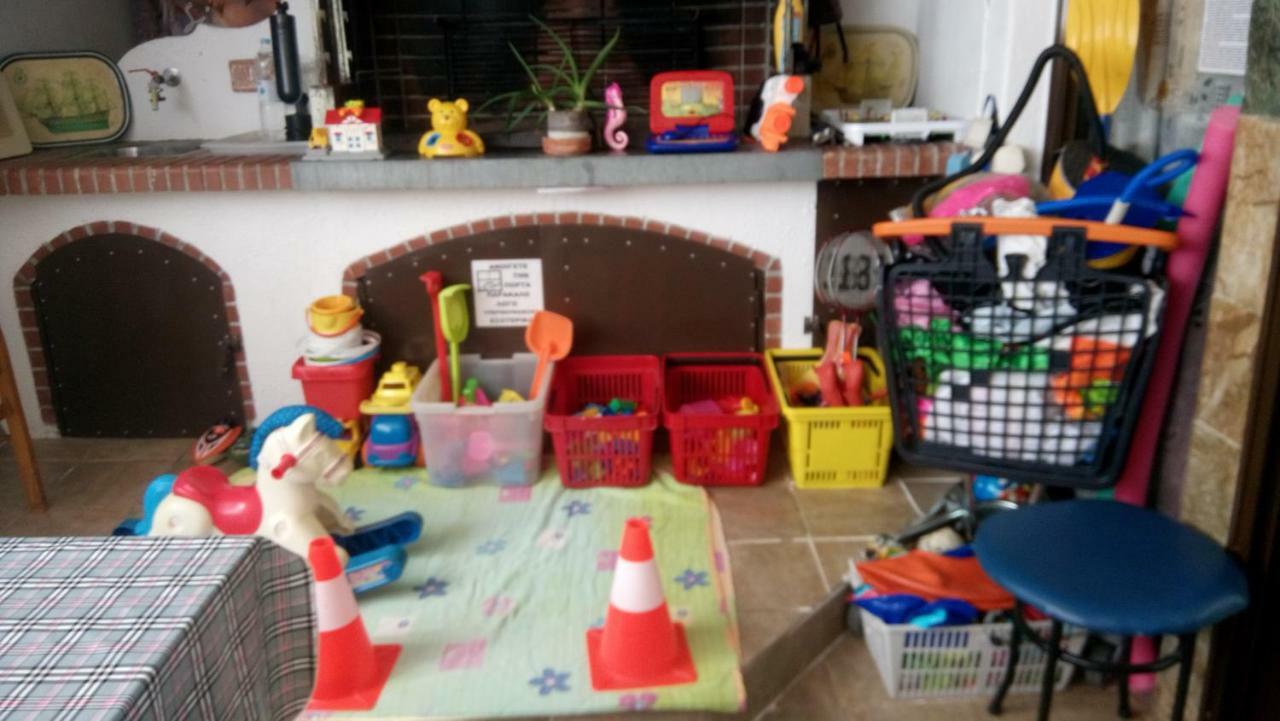 Villa George - Family Holidays Néa Mákri Екстериор снимка